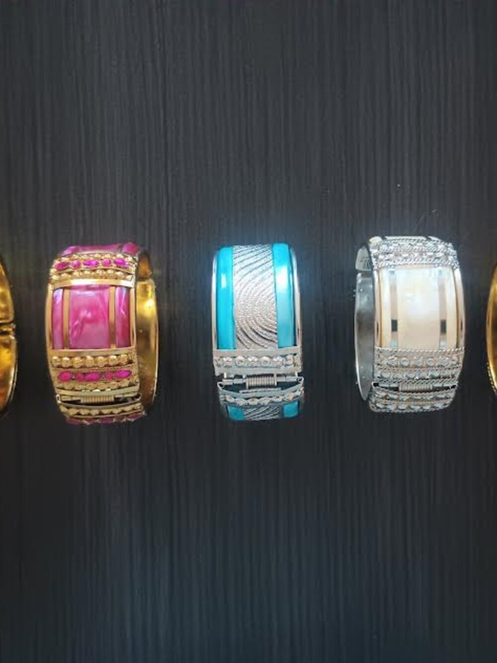 BANGLE CUFF LOT GOLDTONE SILVERTONE PINK BLUE CREAM GREEN LOT OF 5 UNBRANDED NWT